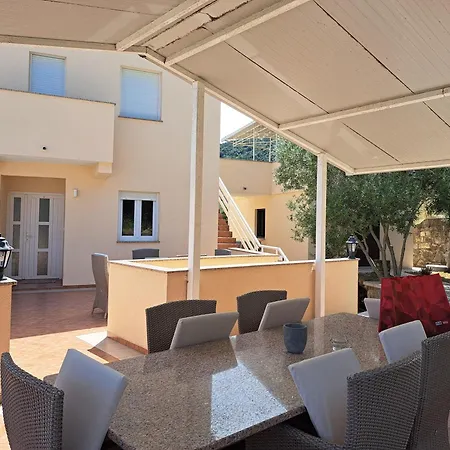 Apartments Vili *