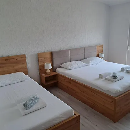 Apartments Vili *